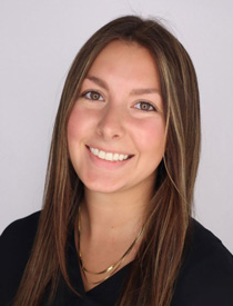 Head shot of Emma Reutelshofer