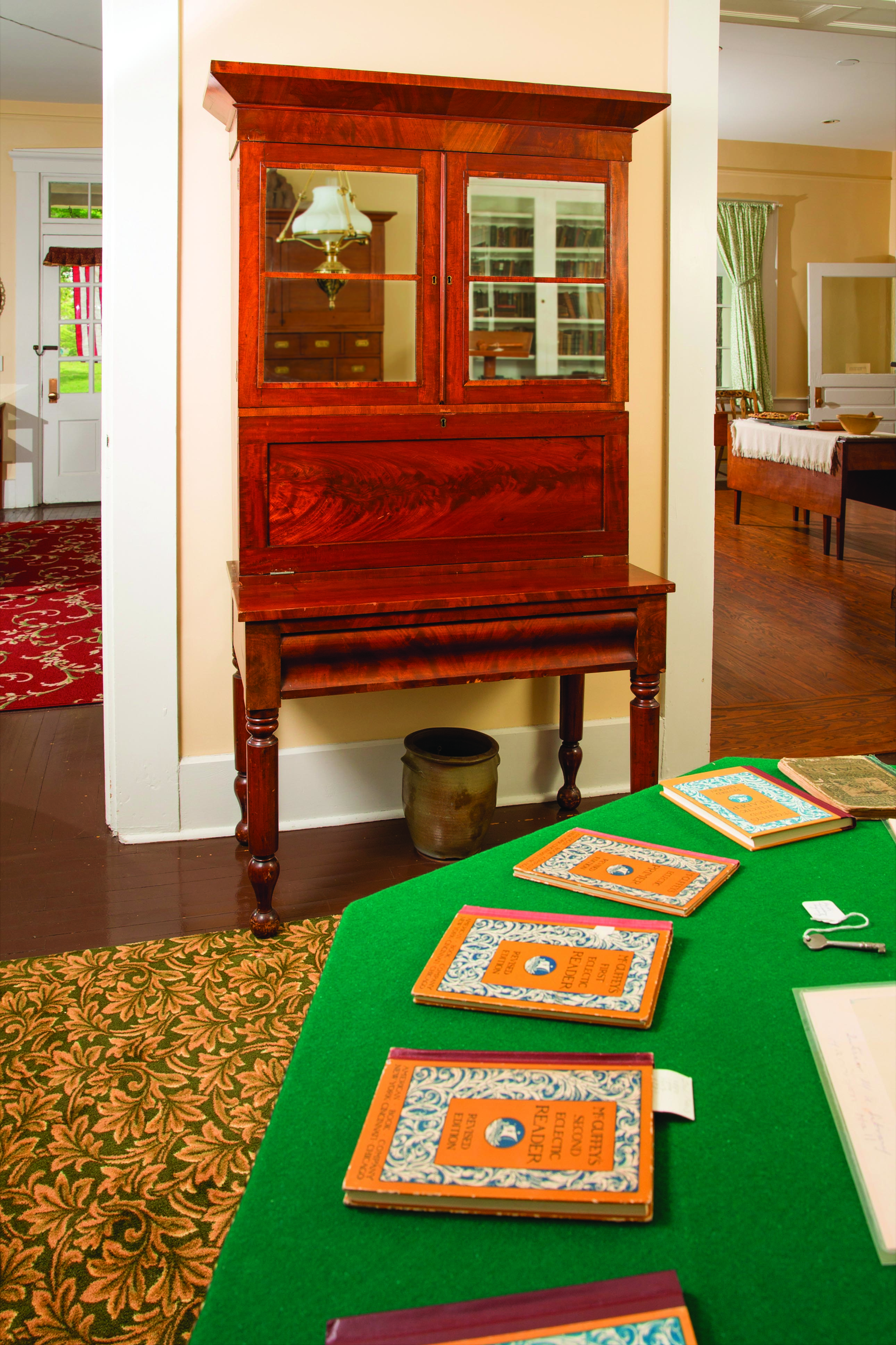 Z2916 McGuffey Museum Desk