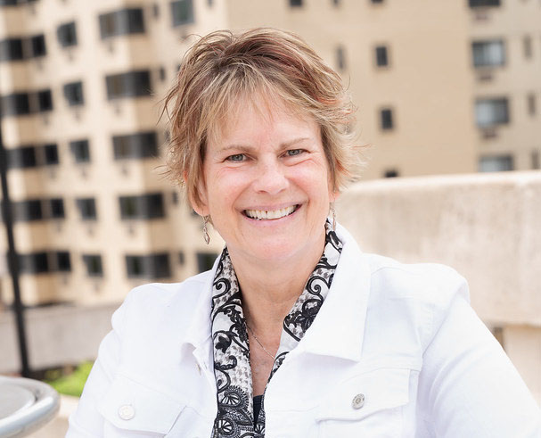 Head shot of Anne Farrell