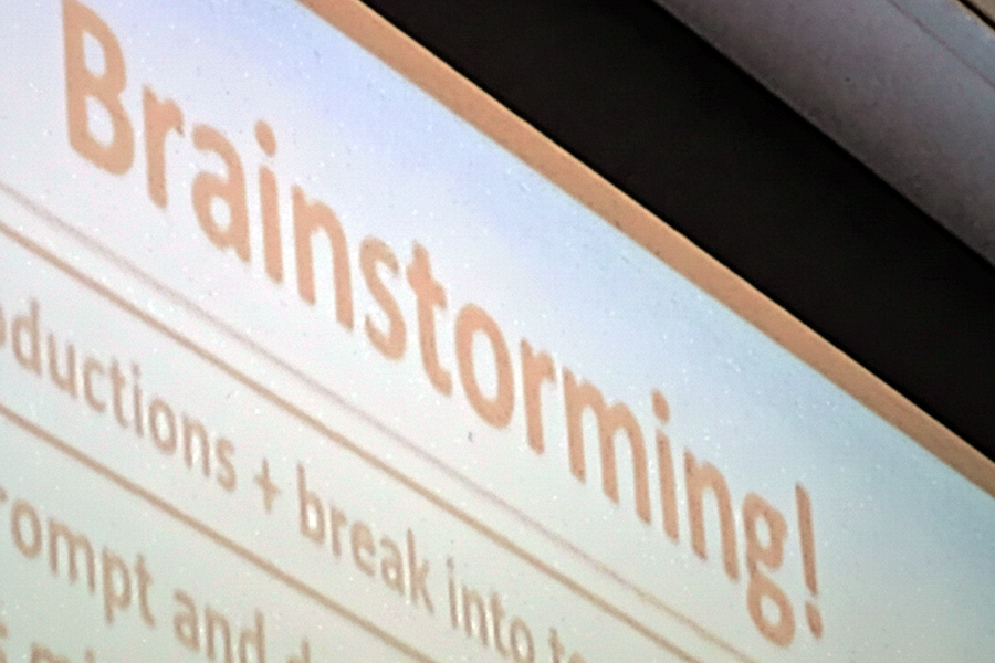 Slide with the title "Brainstorming!" in large font
