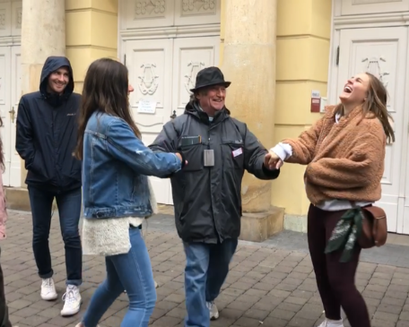 Group of students laugh with tour guide in Erfurt