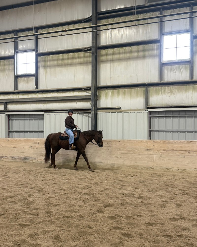 Hannah Leon in beginners horseback riding