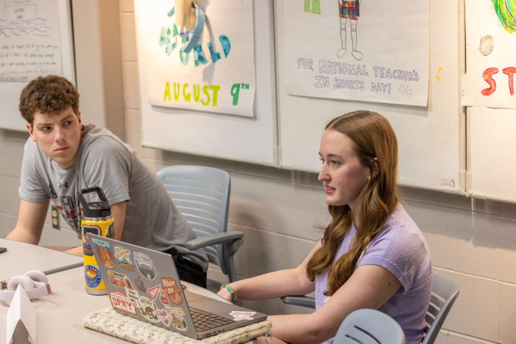 A student talking to her group and the others listening. 